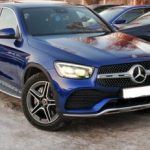 Ai copii sau bunici care urcă greu în SUV? Soluția e mai simplă decât crezi