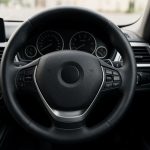 De ce în Marea Britanie mașinile au volan pe dreapta și se conduc pe partea stângă a drumului