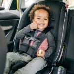 Scaun auto special de copil: cum alegi, ce trebuie să știi despre siguranță