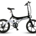 Bicicletă electrică pliabilă pentru navetă mixtă când o poți combina cu mașina sau transportul public